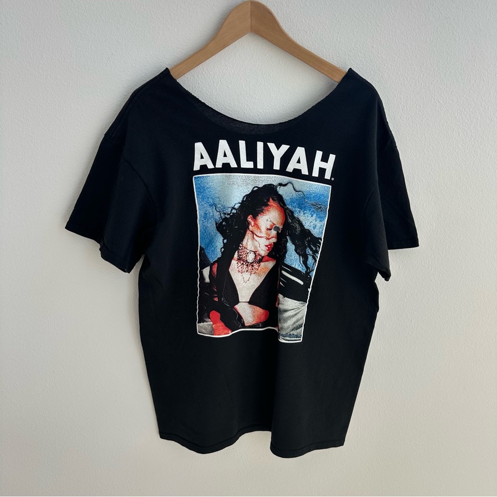 Aaliyah off-the-shoulder graphic tee